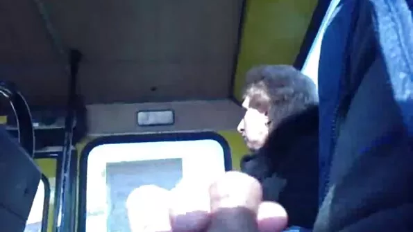 Mees ajab kerkinud pipraga mõnusalt tagumikku ja kiisu. live porn cam sex
