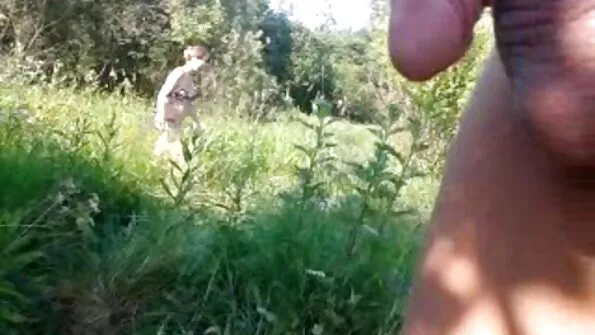 lokkis juustega südamest vasardab kaunitari riistaga tagumikku. porno seks mam