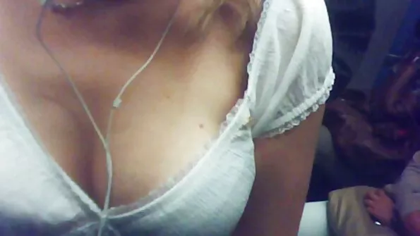 Tungib kiilas fallosega laheda brüneti porno seks live rüppe.