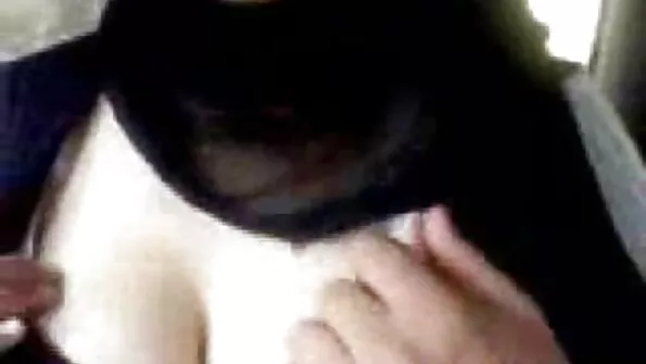 Mees sülitab kuuma temperamendiga tüdrukut 18 sek video erinevates poosides.