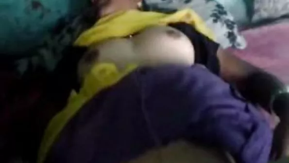 Meeldiv MILF saab oma kiisu läbi fallose gratis porno sex poolt.