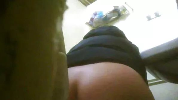 Imearmas brünett paljaste xxx video seks porno tissidega annab jalatöö kukele.