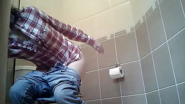 Andis suhu ja langetas dogi seks ihara naise näol.