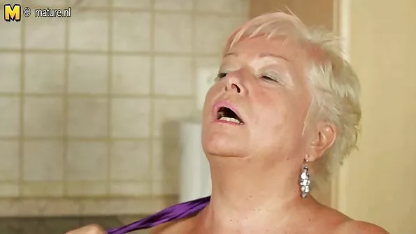 Persis blonde seks hiigelsuure peenisega lindude auke.