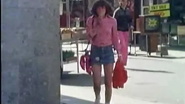 Härrasmees persses naisele kenasti tagumikku ja lasi selle tema sisse. video gratis seks