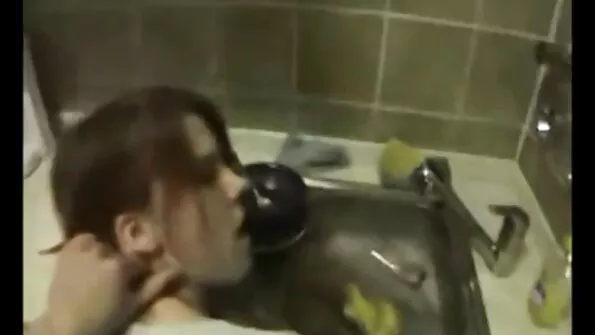 Valgejuukseline beib võtab isase otsa ilma käteta suhu. seks dokhtar