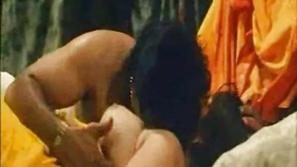 Kringel porno rama sex lõi nutikalt kitsasilmalisele jalaga suhu ja kiisule.