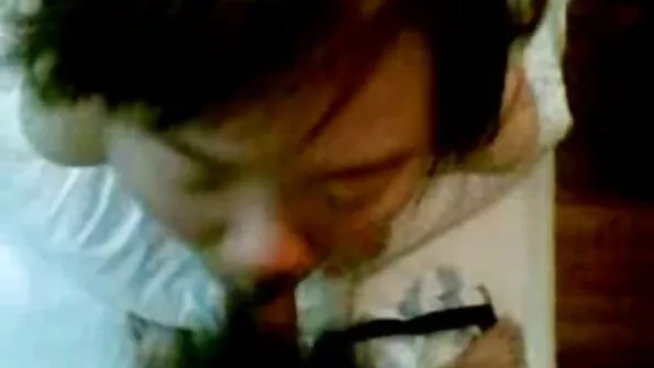 Ta ajas oma porno rama seks jalad diivanile laiali ja võttis rasvatüki.