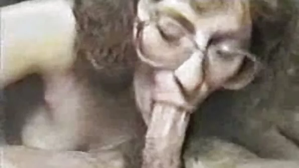 Raevukas täkk klammerdus noore porno rama sex päraku külge.