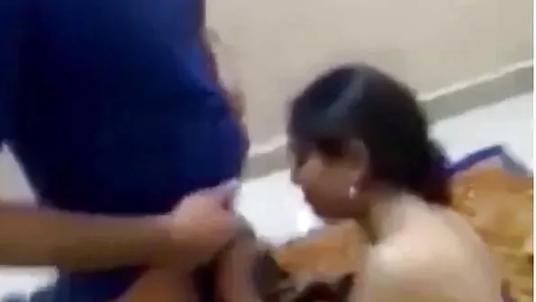 Ülespumbatud saagiga neiu sai vähiks ja võttis seks huge endasse liikme.