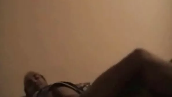 Lihakas mees keppib reipalt kahte seks erani lesbidest sõbrannat.