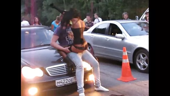 Uurija küpsetab porno seks jivotni komandandi kabinetis kohtuasja vabastatud tunnistaja.