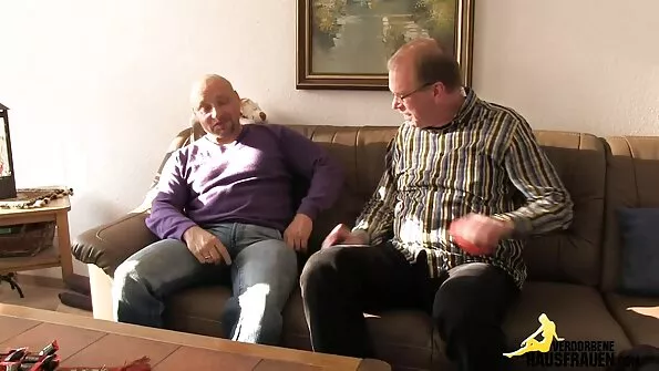Ta tõi tüdruku oma kabinetti ja persis free porno seks ta täiega.