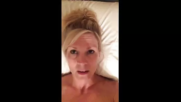 Pikakarvaline metsaline saduldas oma armastatud kiisu. video seks gratis