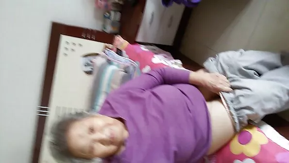 Isane enca haxhia seks koos oma mullikaga tegi seksipausi.