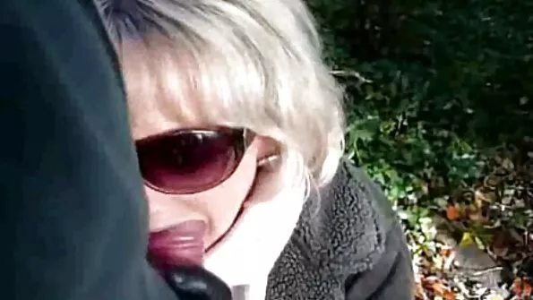 Lõik väike tüdruk ja rebis video seks gratis tagumikku tugeva kondiga.