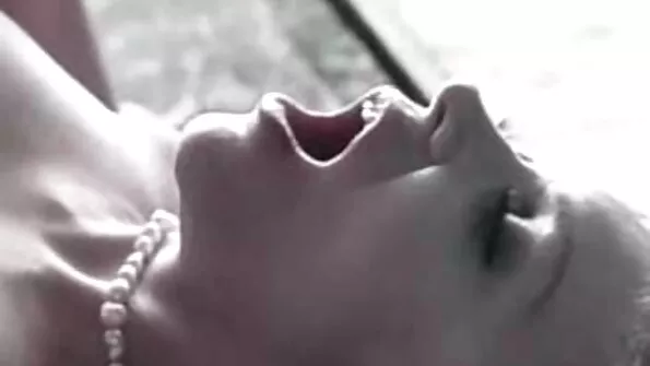 Unustamatu seks punajuukselise ulaka tüdrukuga, kellel on uhked tissid. porno rama sex