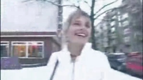 Perse blondiini liige 18 sek video liikus väga aktiivselt.