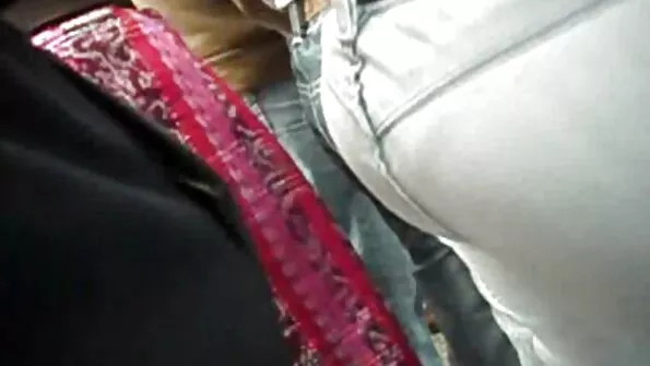 Küps daam masturbates gratis porno sex oma kiisu ja perset voodis.