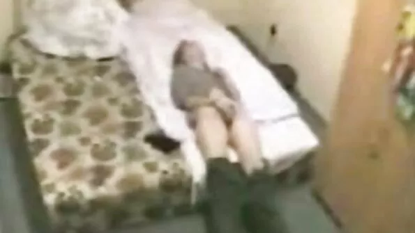 Pikaper ilma probleemideta laiali teise naiivse litsu suhu. xxx free seks