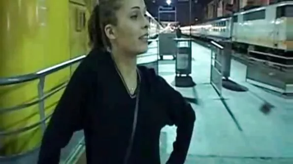 Kõõlulise seks gonzo liikme tungimine erutunud kiisusesse.