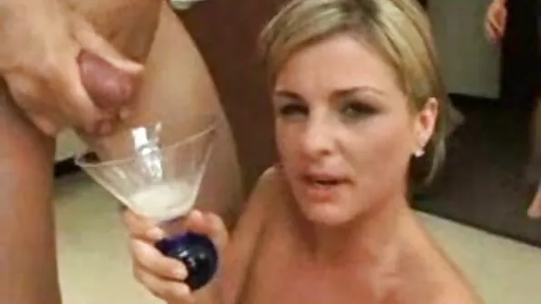 Ta pani fre seks video selle külili ja kinnitas kirglikult kiisule liikme.
