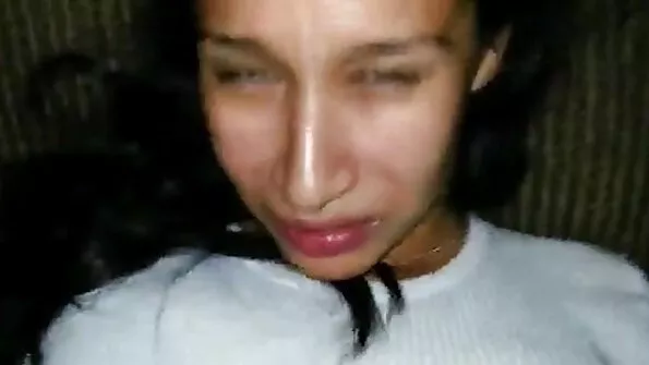 Maskidega gratis porno sex mees fucks slim tibi kõvasti perse.