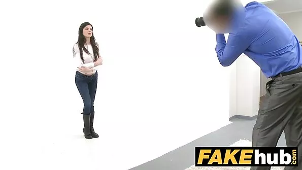 Šiki seks khareji rinnaga lämbe kaunitar andis end sukkadesse.