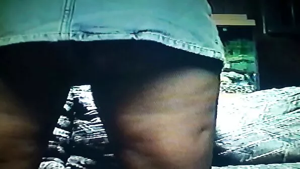 Turske tibu hoiab liigendi oma rindade vahele kinni gay sex porno hd ja siis hüppab sellele vagiinaga peale.