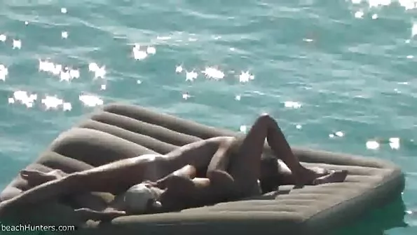 Tema paljutõotav pilud, rinnakas teenib porno rama sex riista.