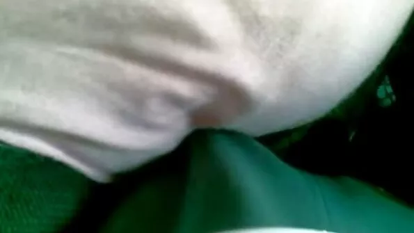 Koketeeriv tüdruk porno seks bg keppib vibraatoriga oma hoolitsetud vagiina.