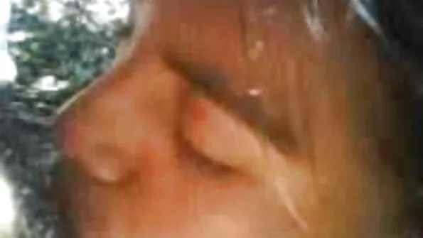 Katkise kiisuga porno seks bg naine, kes on osavalt kõigist pragudest sisse löödud, tema poiss-sõber.