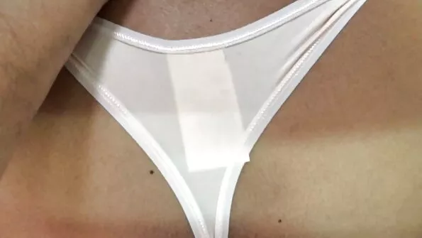 Noormees lustis elastsete tihadega algaja võimlejaga. fre seks video