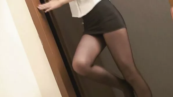 Perseb tüdrukut ülikonnas, mille jalge vahel gratis porno sex on auk.